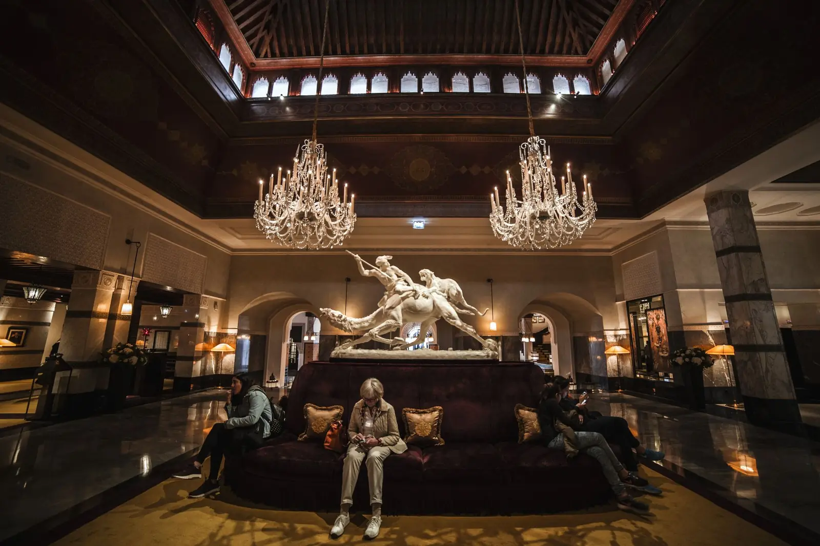Elvaron Grand Hotel interior